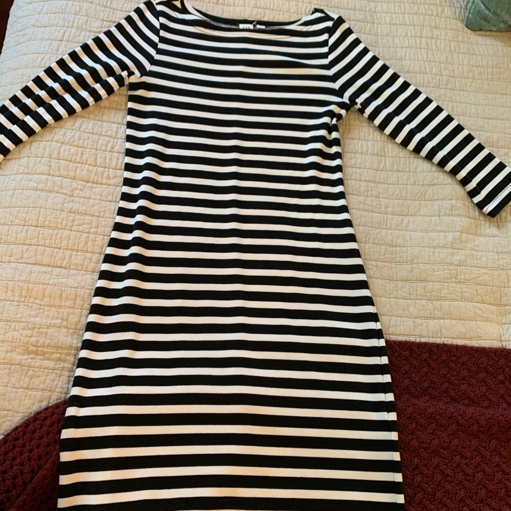 Black and white gap dress